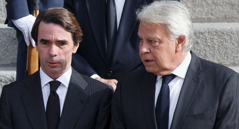 Los expresidentes del Gobierno José María Aznar y Felipe González.