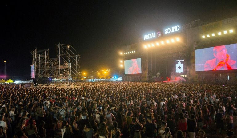 El grupo Madita Nerea durante su actuación en la segunda jornada de conciertos ofrecida en el Festival Arenal Sound de Burriana, en Castellón