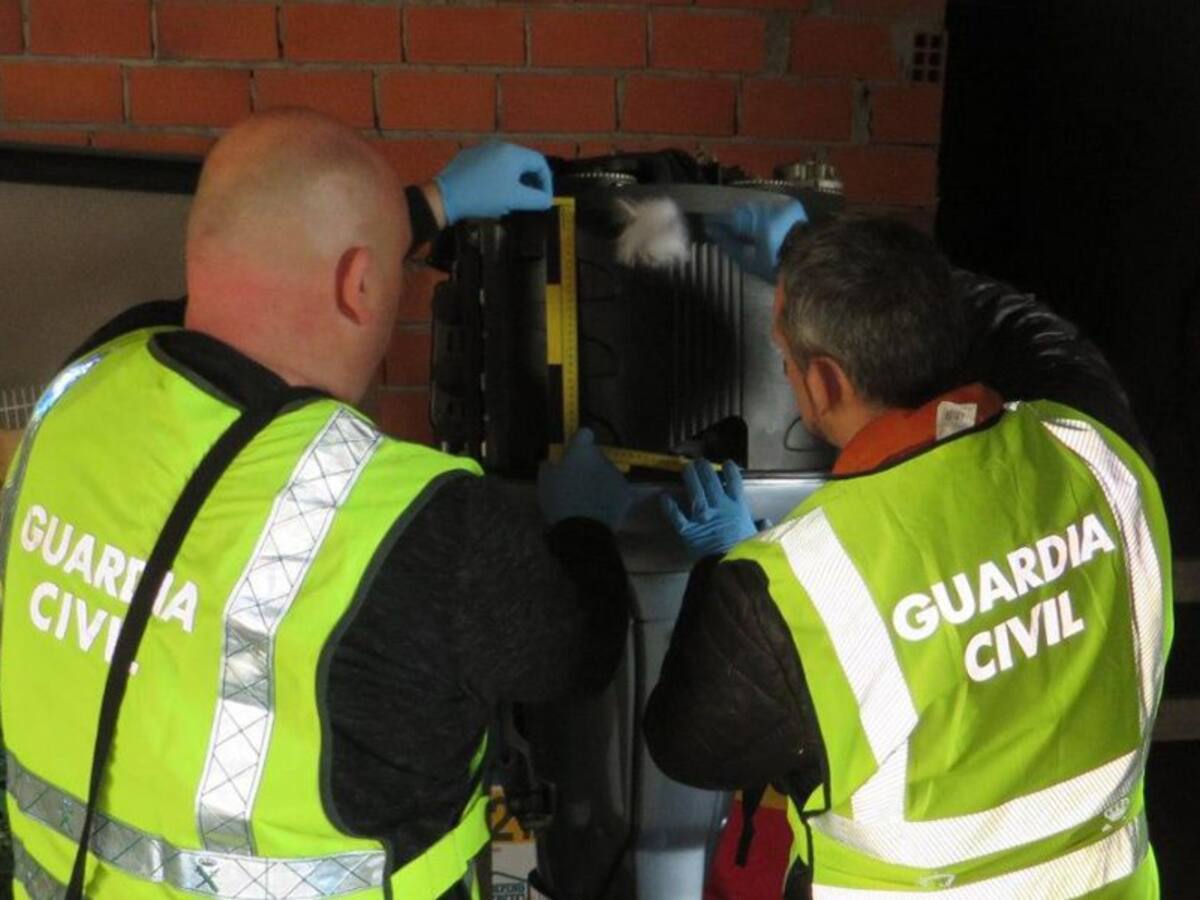 La Guardia Civil detiene a un vecino de Vilagarcía por el robo de un motor fueraborda en Vilanova