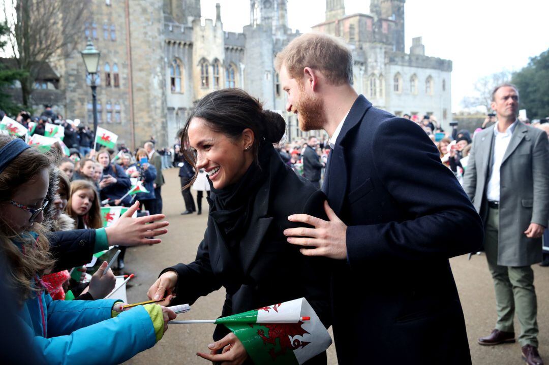 Los duques de Sussex durante una visita a Cardiff en 2018