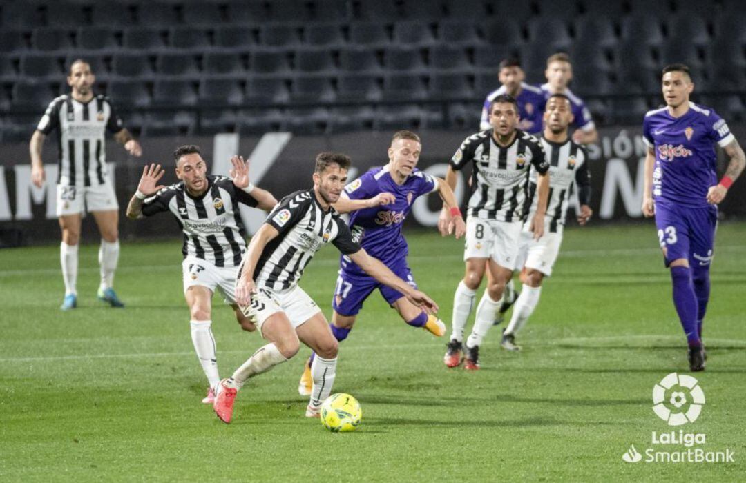 La euforia de un aspirante al ascenso y la necesidad de oxígeno del Castellón