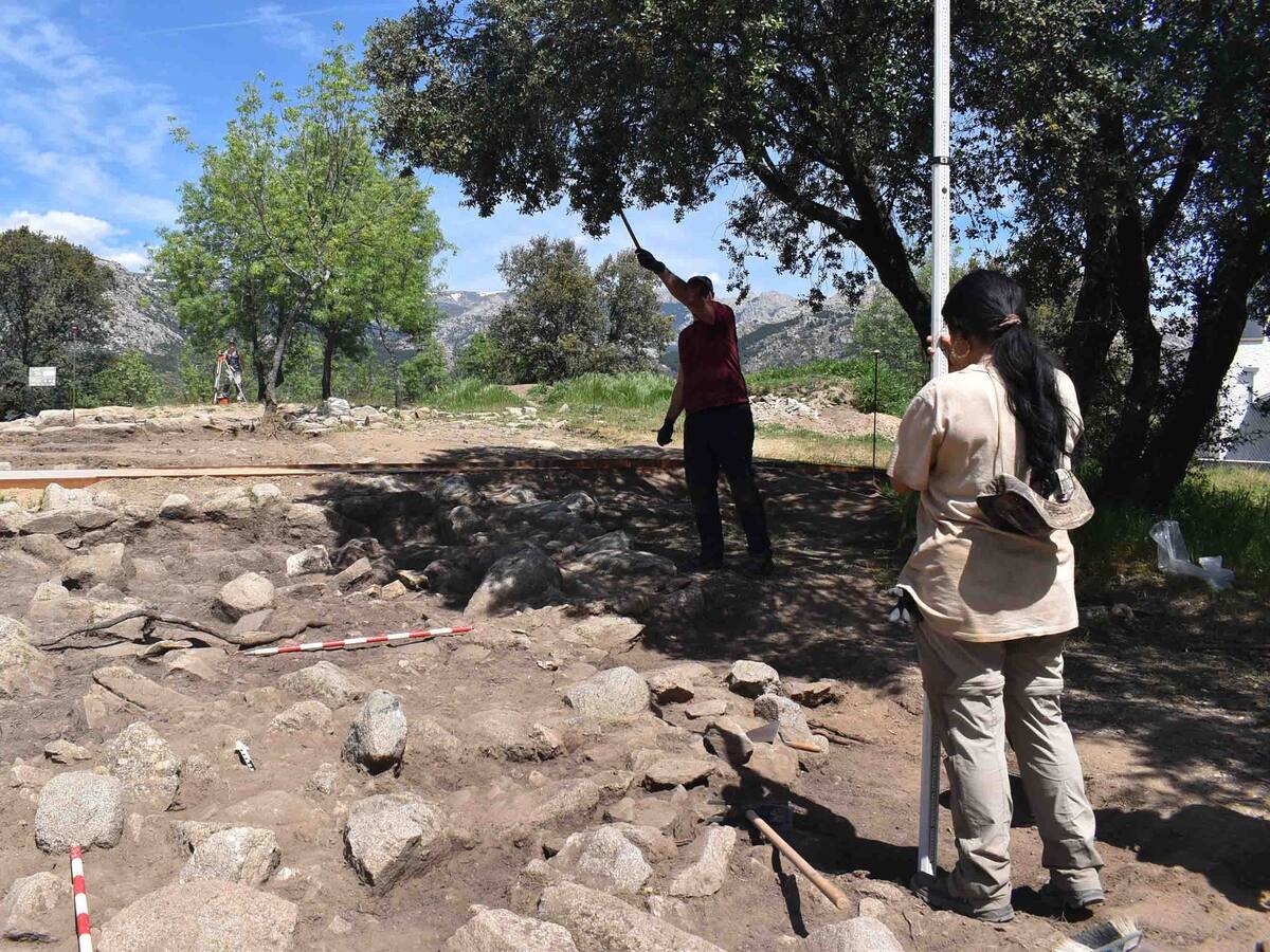 Los trabajos arqueológicos en El Rebollar confirman mil años de usos religiosos, pero también civiles