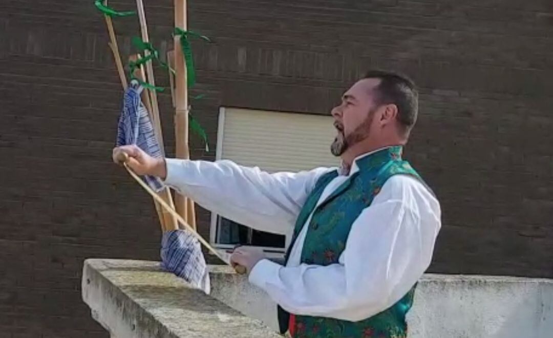 Santi López Rodríguez recitando el pregó