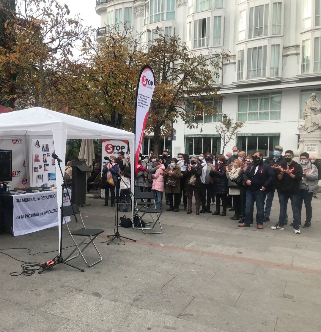 Familiares y víctimas de siniestros viales se reúnen en el Día Mundial en Recuerdo de las Víctimas de Accidentes de Tráfico.