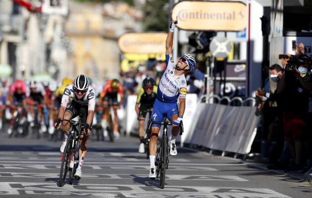 Alaphilippe celebra su triunfo en meta