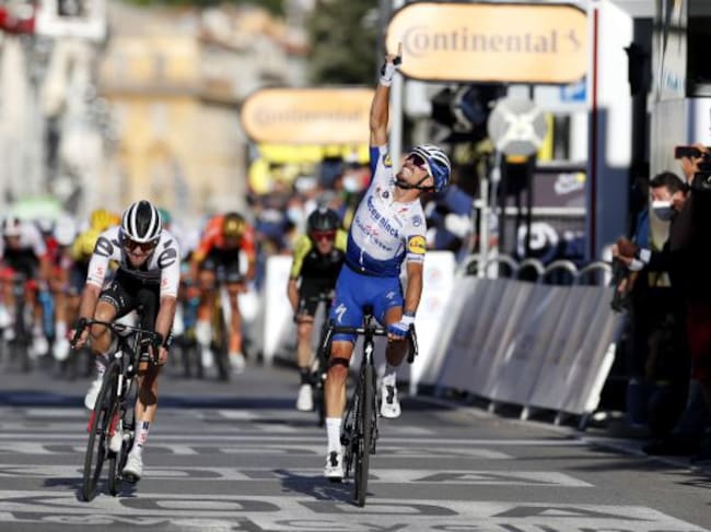 Alaphilippe celebra su triunfo en meta