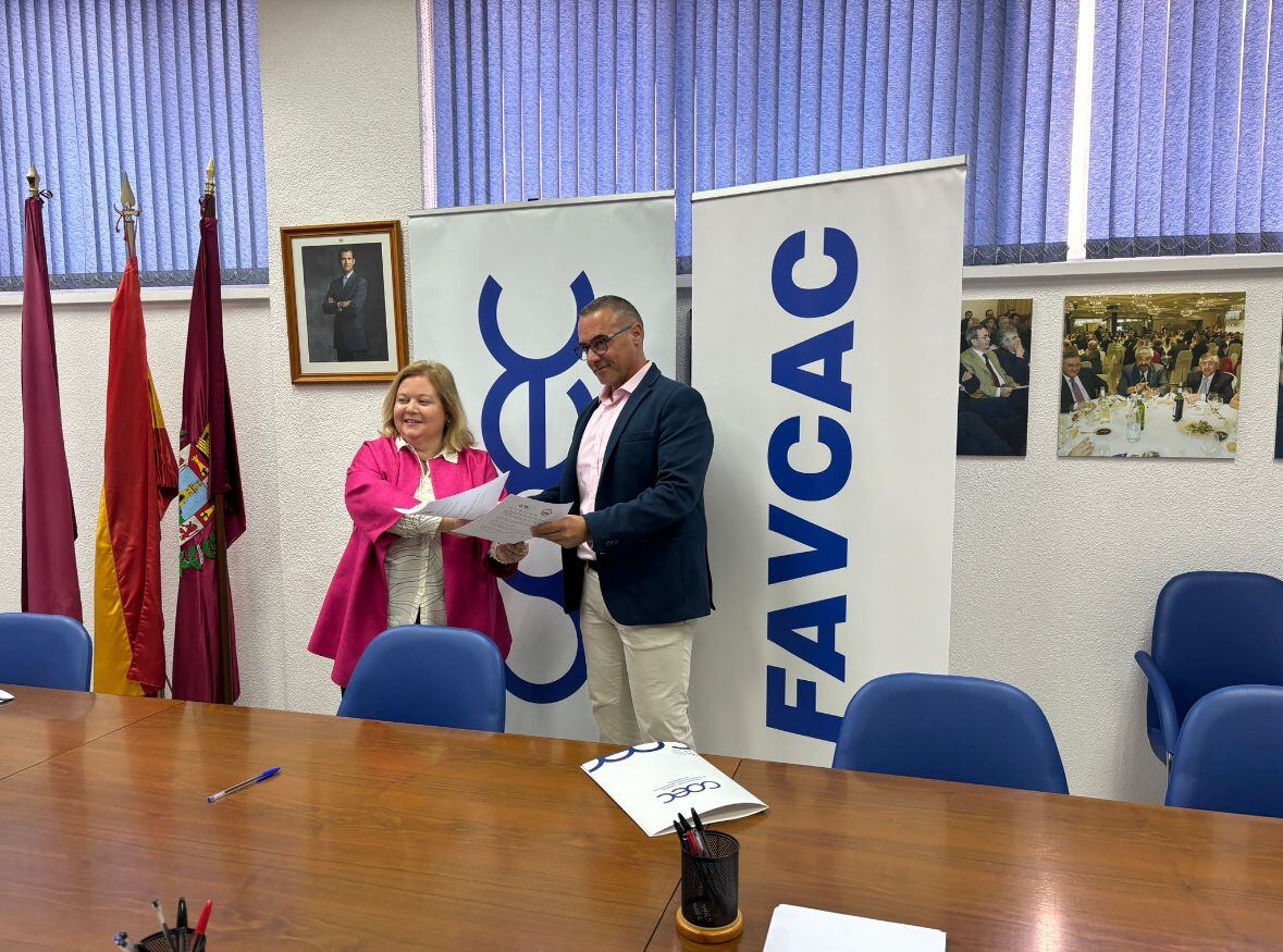 Firma de convenio entre COEC y FAVCAC