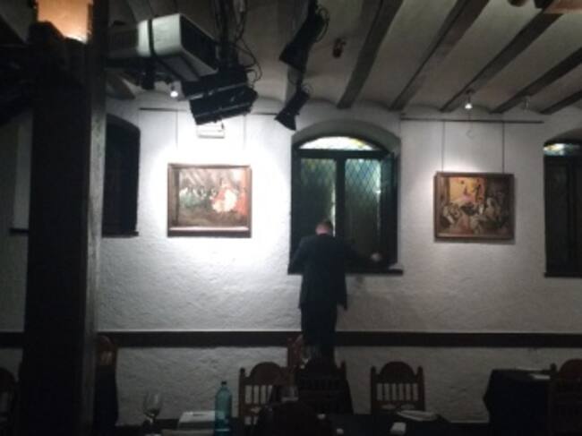 Juan Manuel del Rey abre las ventanas de El Corral de la Morería (Madrid), cerrado desde marzo.