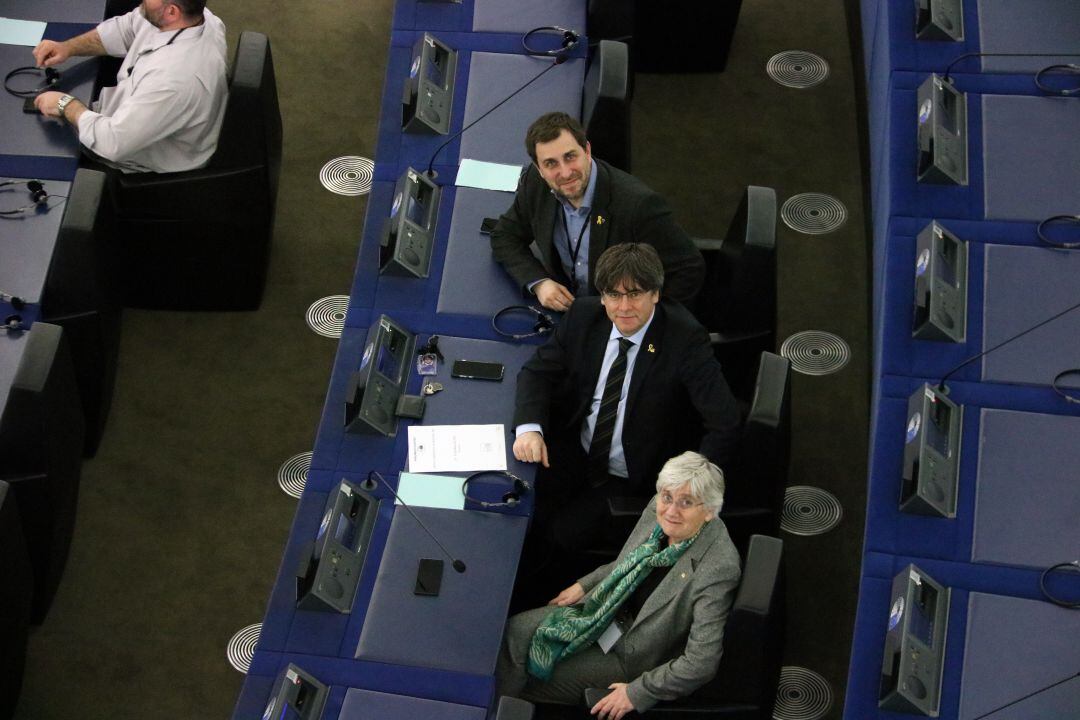 Toni Comín, Carles Puigdemont i Clara Ponsatí al Parlament Europeu