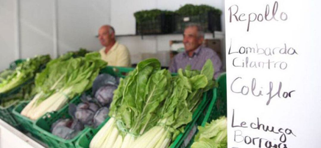 Los agricultores fuelabreños comercializan sus productos en puntos de venta en diferentes barrios de la ciudad dentro de la campaña 'Cómete Fuenlabrada'