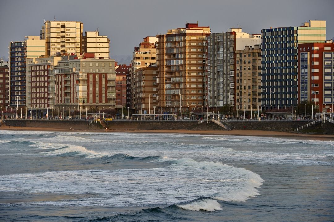 Playa de San Lorenzo en Gijón.