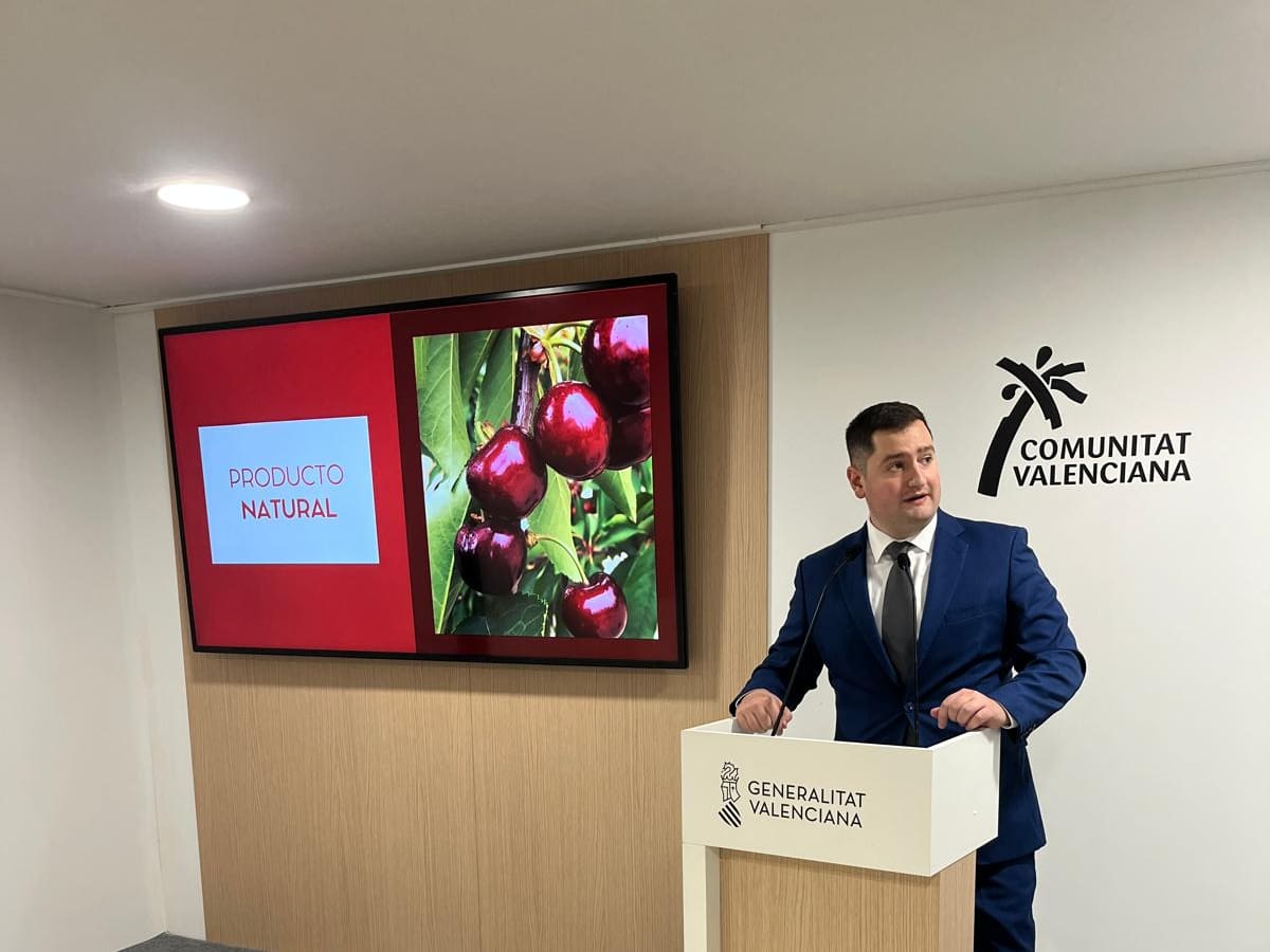 Almudaina impulsa sus cerezas y Famorca descubre su helado famorquí en Fitur