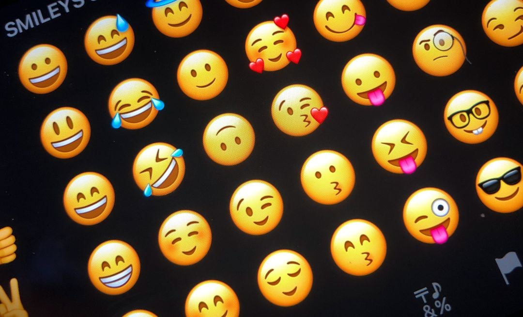 Un estudio analiza cómo utilizan los emojis los ciberacosadores sexuales para engañar a sus víctimas.