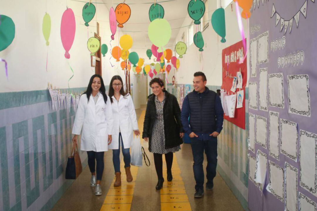 Imagen de archivo, enfermeras escolares junto a la alcaldesa de Onda, Carmina Ballester. 