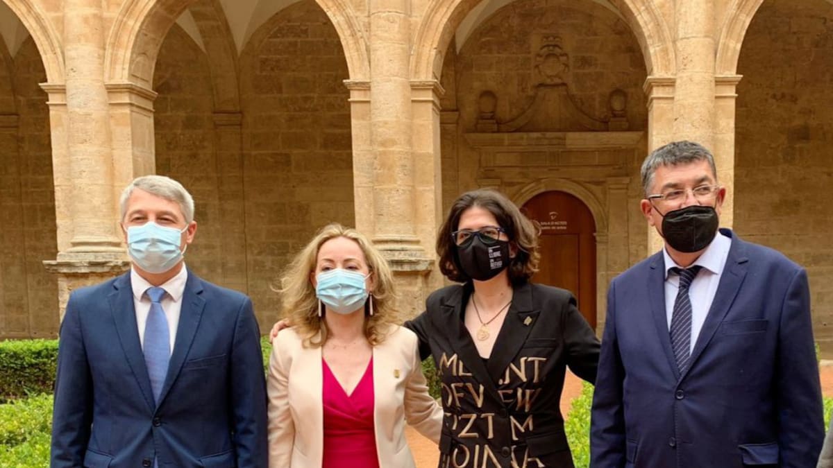 Dos mujeres de Oliva en la Acadèmia Valenciana de la Llengua