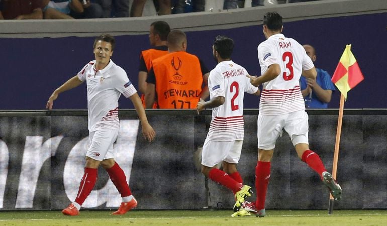 El Sevilla celebra un tanto