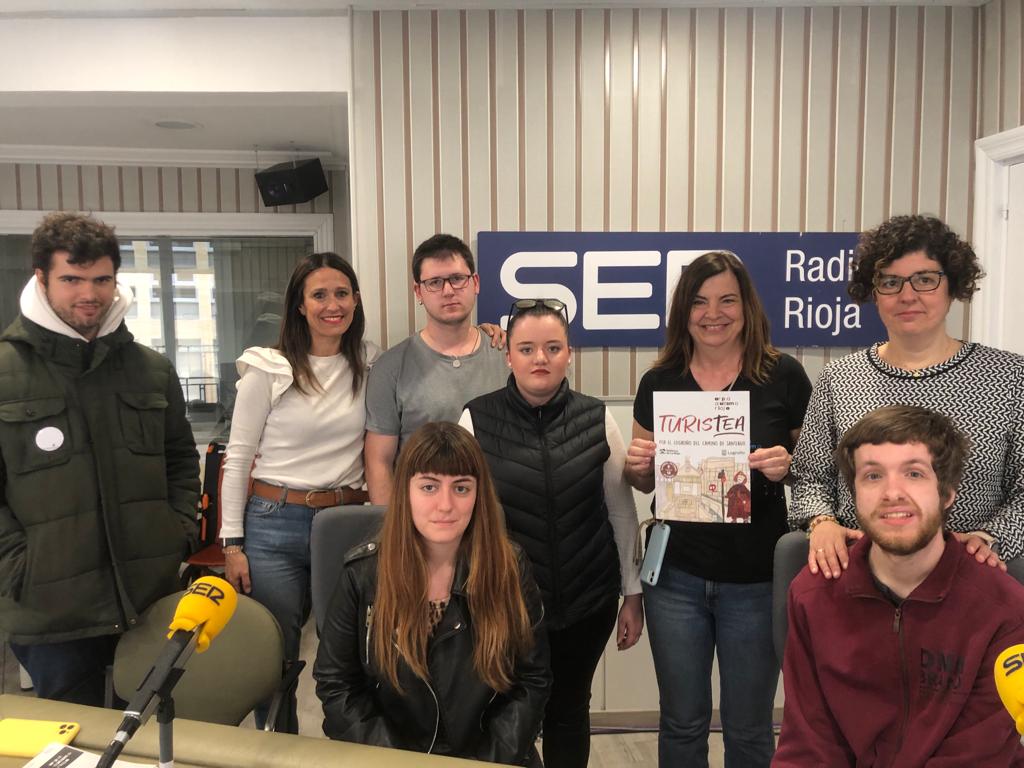 Alumnos y profesoras de ARPA Autismo Rioja presentan la iniciativa Turistea