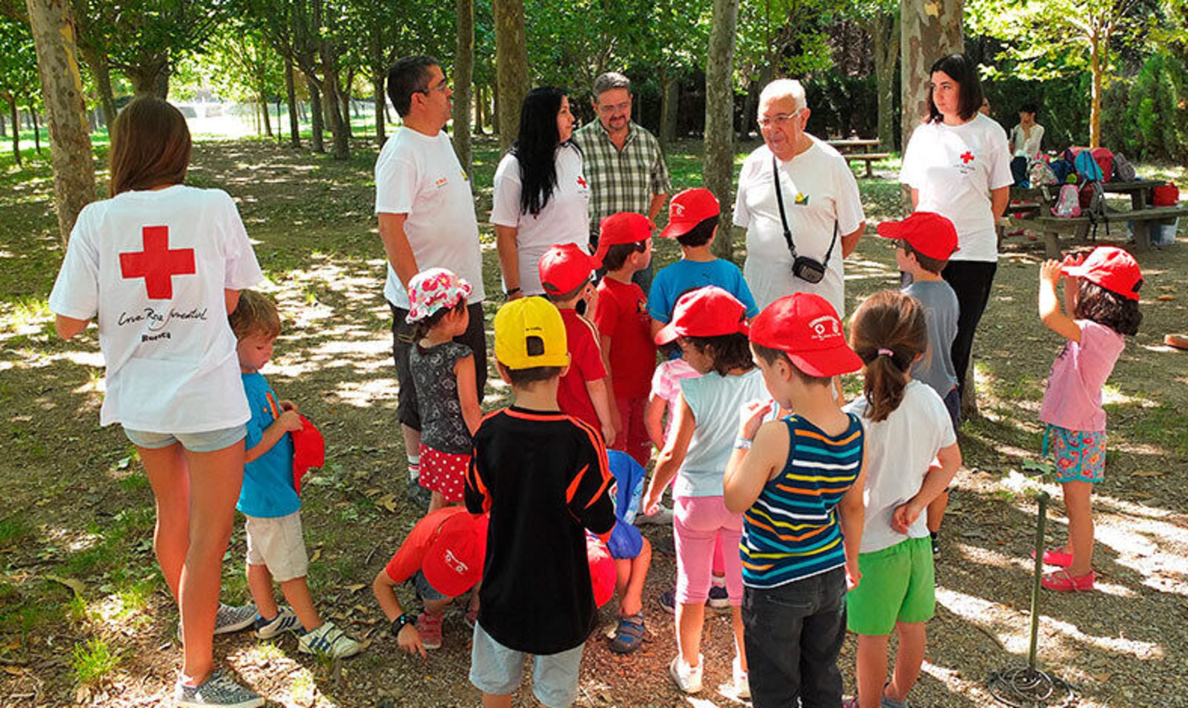 Actividad intergeneracional en la Escuela de Verano de Cruz Roja.