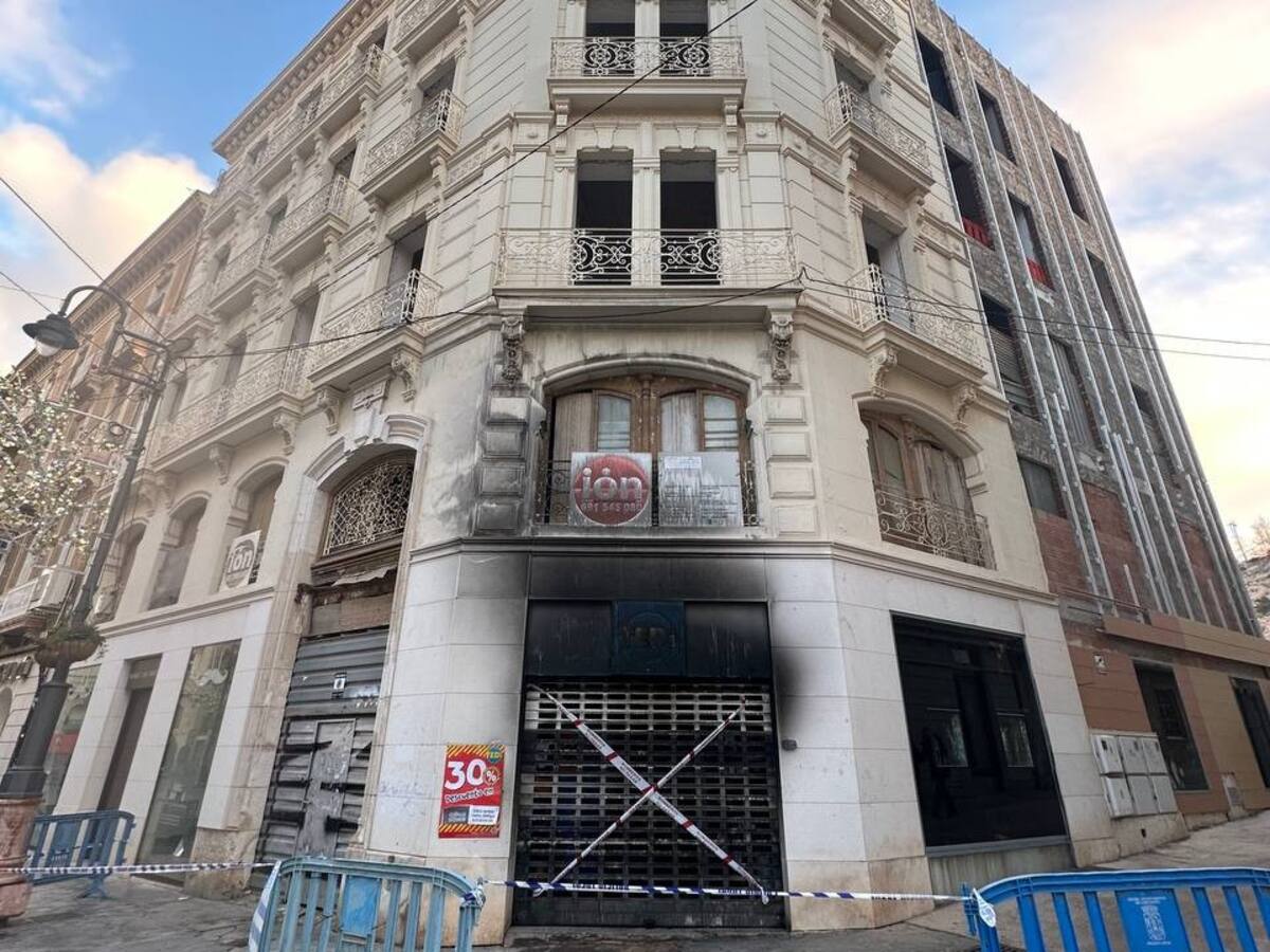 MC reclama una inspección del edificio donde se produjo el incendio de un local comercial este fin de semana