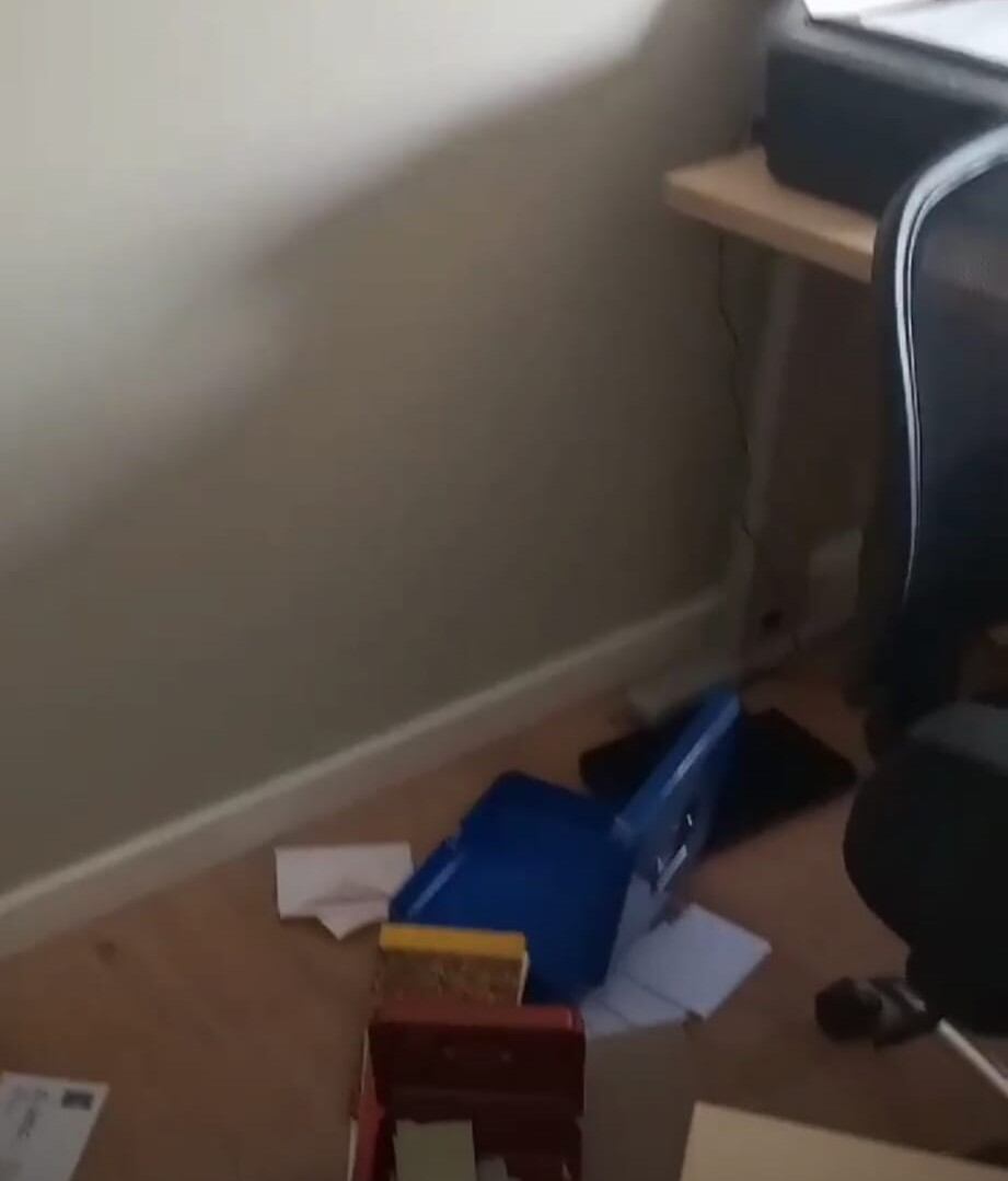 Los ladrones han robado el dinero de una pequeña caja fuerte