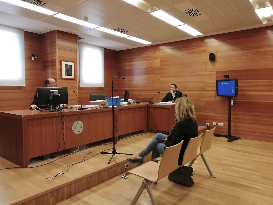 Imagen de Cristina Gabarda en el banquillo de los acusados