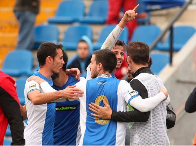 Salinas celebra su primer gol en el Rico Pérez esta mañana