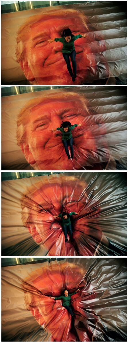 Una mujer salta sobre la cara de Donald Trump