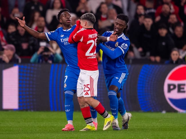 Vinícius y Prestianni se encaran durante el Benfica - Real Madrid de Champions