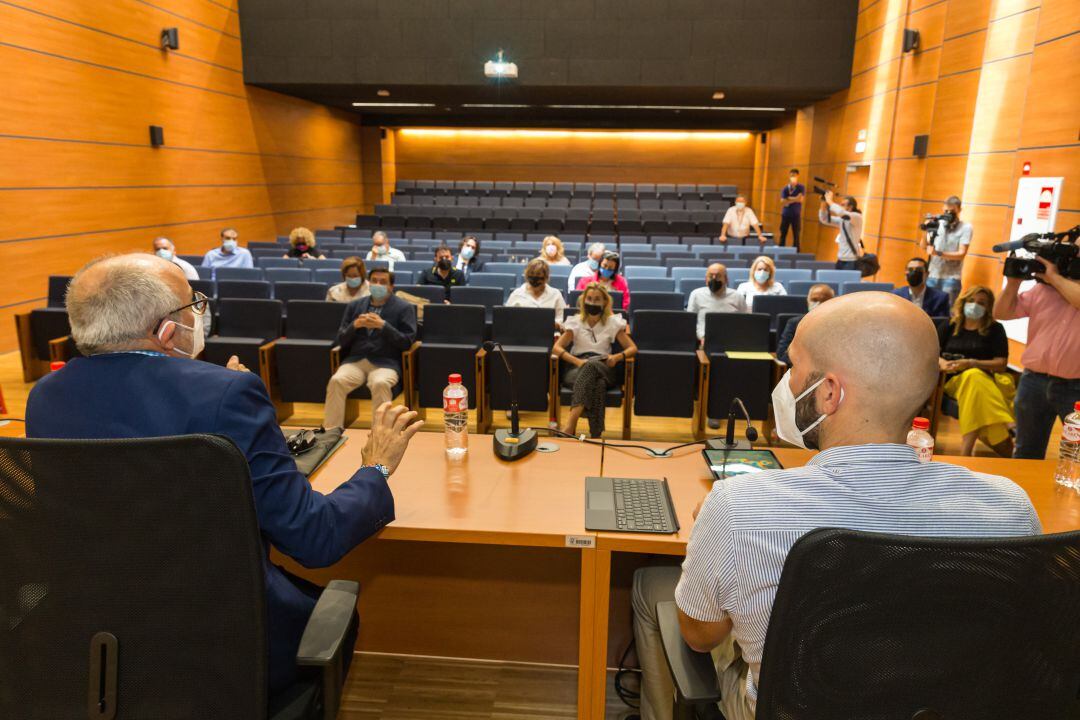 Reunión entre el consejero de Sanidad y los 19 alcaldes de los municipios en nivel 3