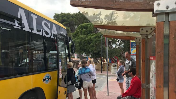 La Federacion del Transporte reclama licencias estacionales de VTC para Ibiza