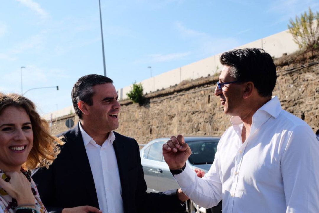 El número 1 del PP por Cádiz al Parlamento de Andalucía, José Ortiz (izquieda)