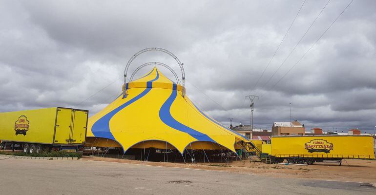 El Circo Gottani ya ha montado su carpa en Pozo Cañada