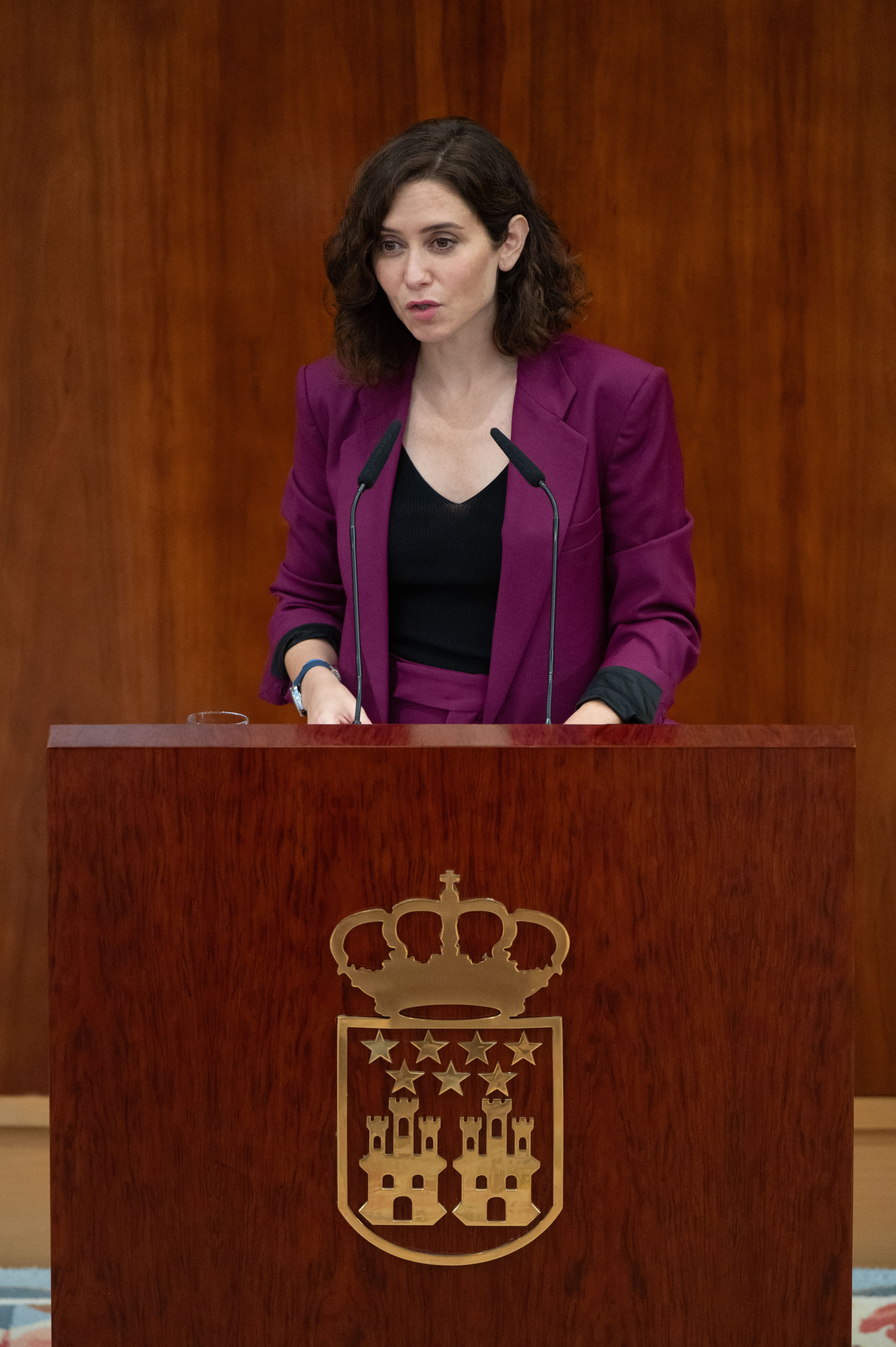 (ARCHIVO) La candidata del PP a presidir la Comunidad de Madrid, Isabel Díaz Ayuso, durante la segunda sesión del pleno de Investidura, en la Asamblea de Madrid.  EFE/ FERNANDO VILLAR