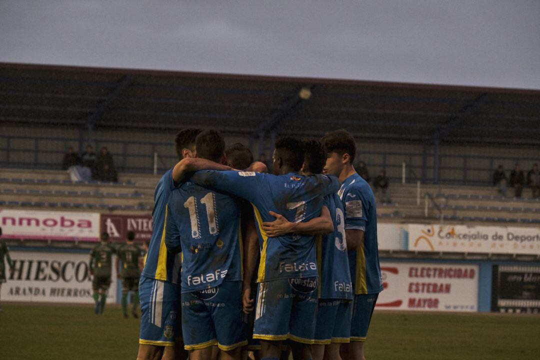 La plantilla blanquiazul celebra un tanto la pasada temporada.