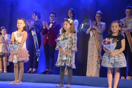 Reina Infantil y Damas de Fogueres de Xàbia 2019.