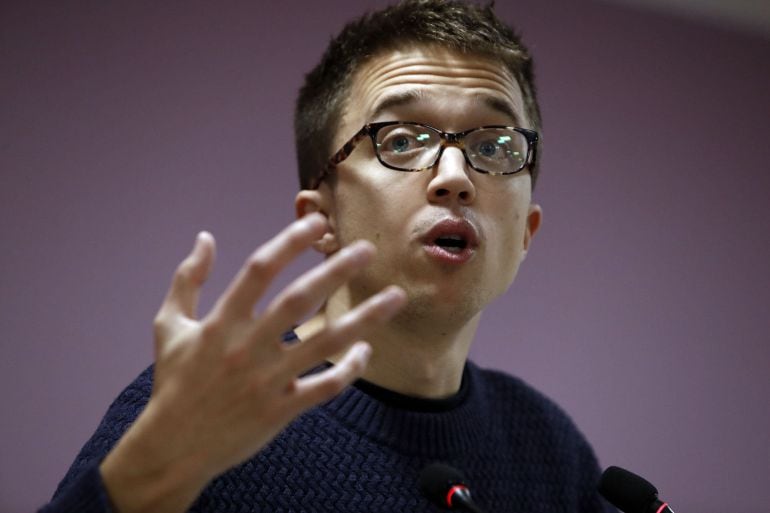 El secretario político de Podemos, Iñigo Errejón, durante la rueda de prensa.