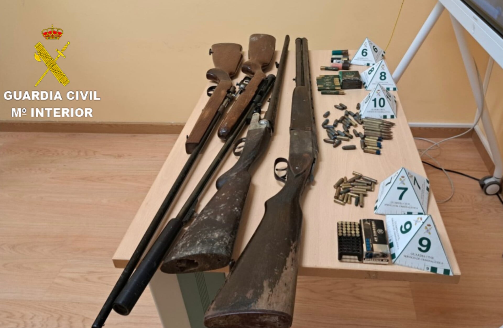 Arsenal en casa del atracador en Tui