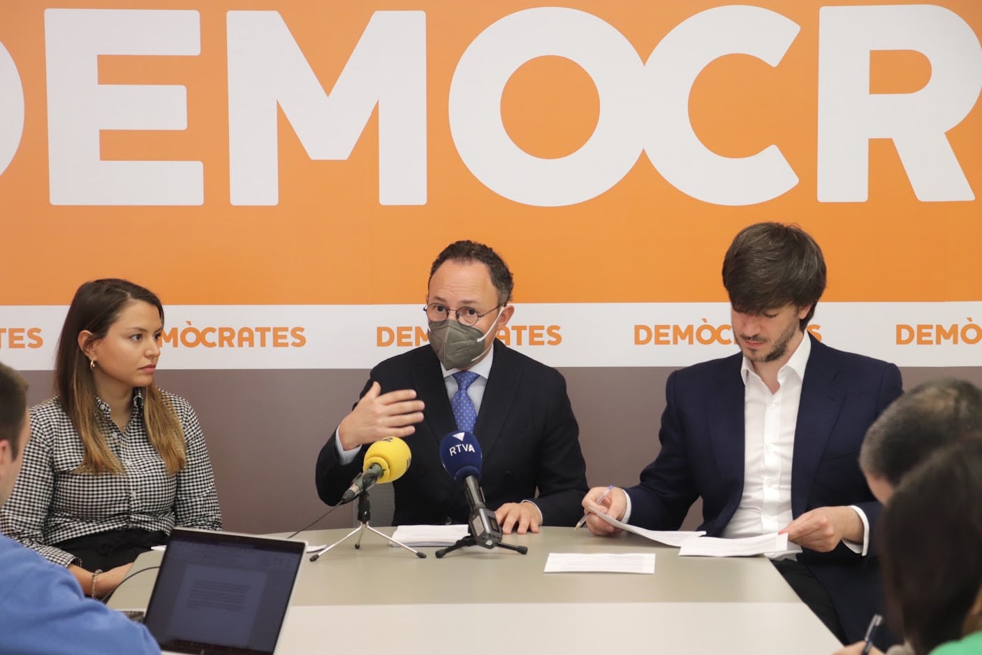 Meritxell López, Xavier Espot i Carles Enseñat avui durant la presentació del programa electoral.