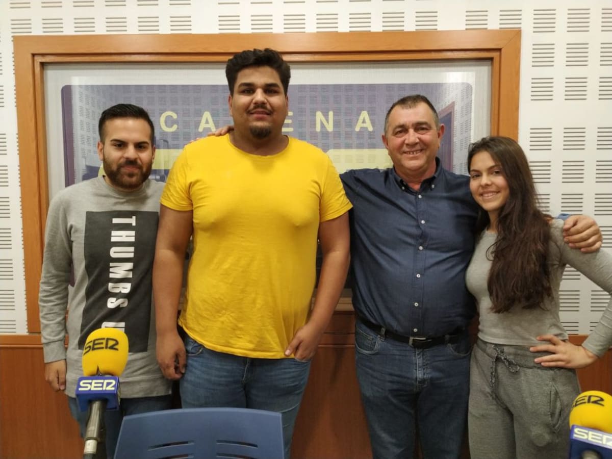 Tertulia con jóvenes de Palmeras. El empeño de Paqui, Jesús, Ramón y otros vecinos por mejorar su barrio.