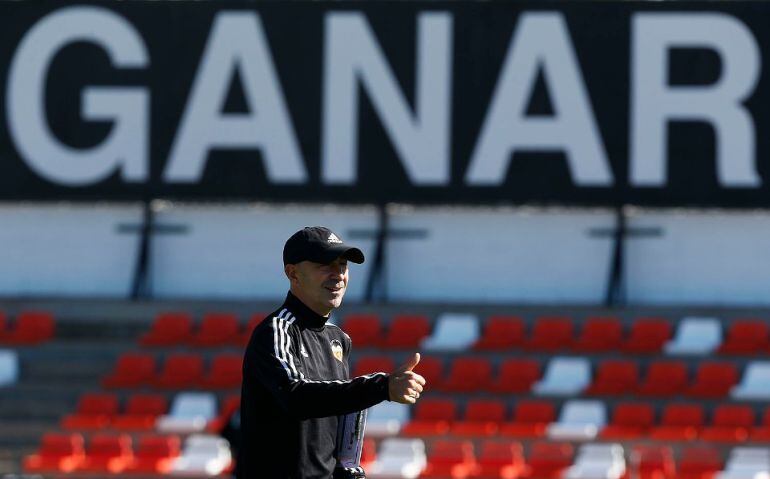 Pako Ayestarán, en un entrenamiento.