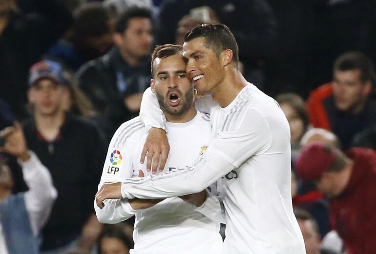 Jesé celebra el gol de Cristiano en el Camp Nou con el portugués