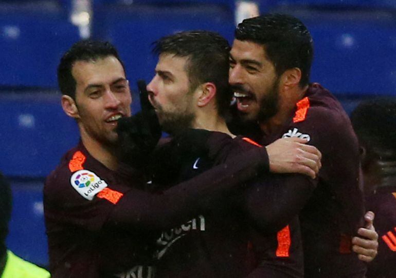 Piqué manda callar a la afición tras el empate ante el Espanyol.