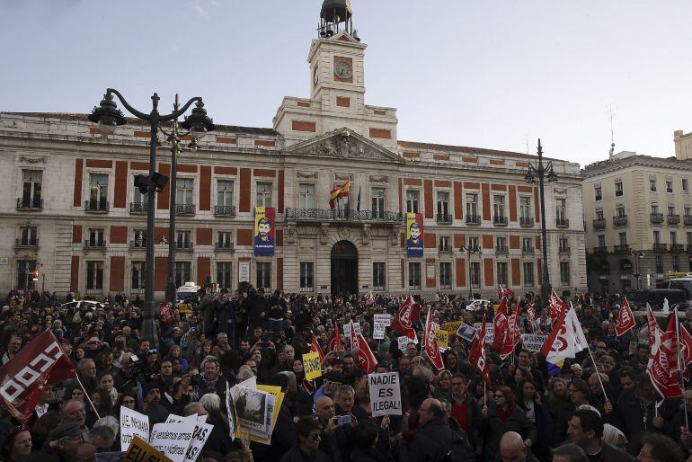 Concentración convocada por organizaciones sociales, sindicales y políticas contra el acuerdo de la Unión Europea y Turquía sobre los refugiados