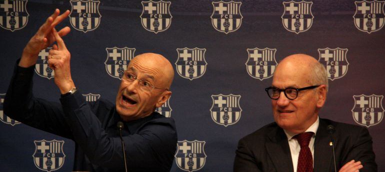 El coreógrafo Cesc Gelabert, con el vicepresidente del FC Barcelona, Carles Vilarrubí