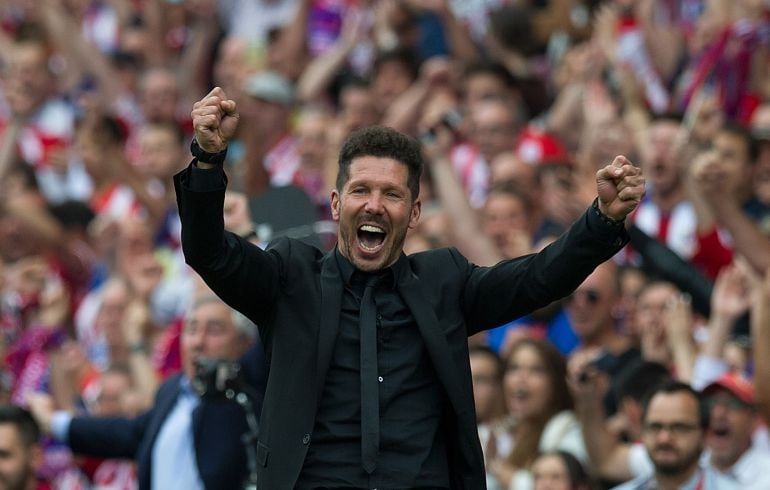 Simeone festejando un gol del Atlético