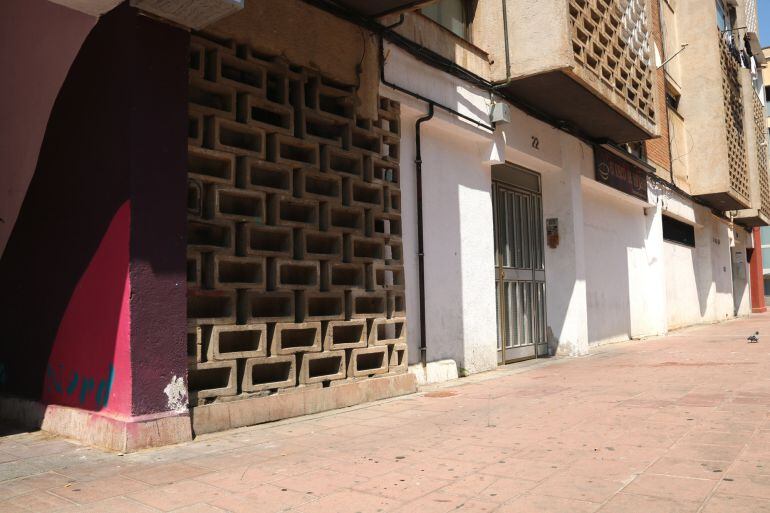 Portal del número 22 de la calle Vallcivera de Barcelona donde una mujer ha sido asesinada por su pareja. 