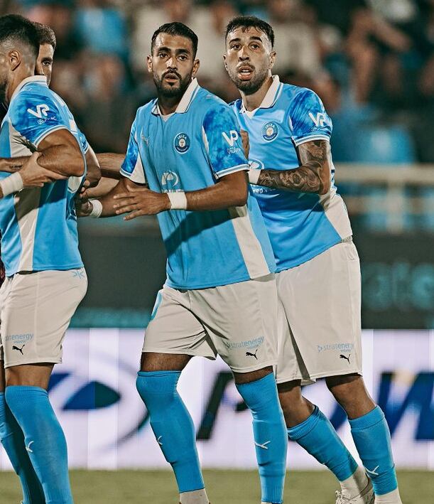 Los jugadores celestes en un lance del partido