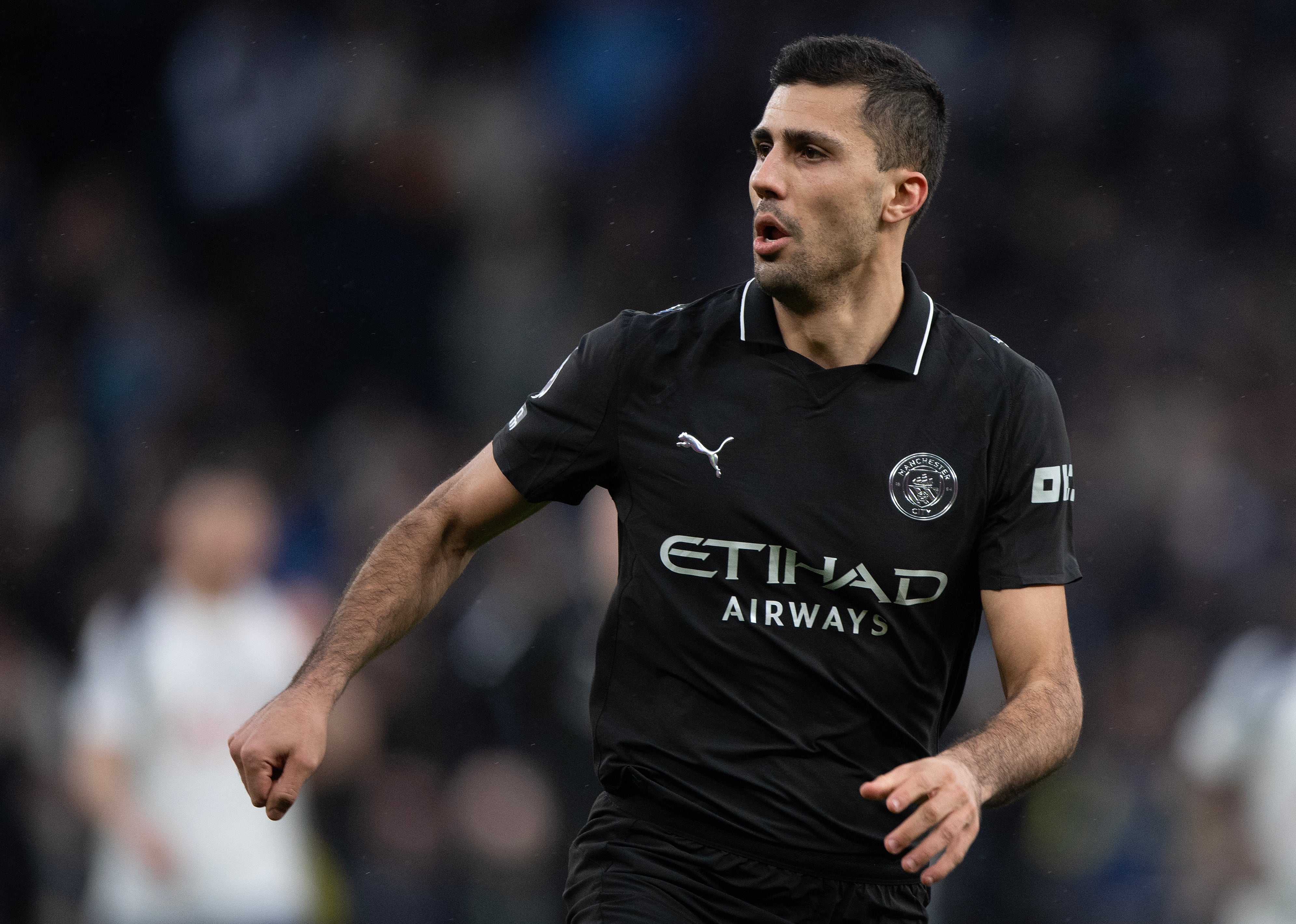 Rodri Hernández durante un partido con el Manchester City