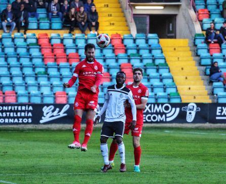 Owusu, entre Saúl e Iván González, hizo descarrilar a la Cultural