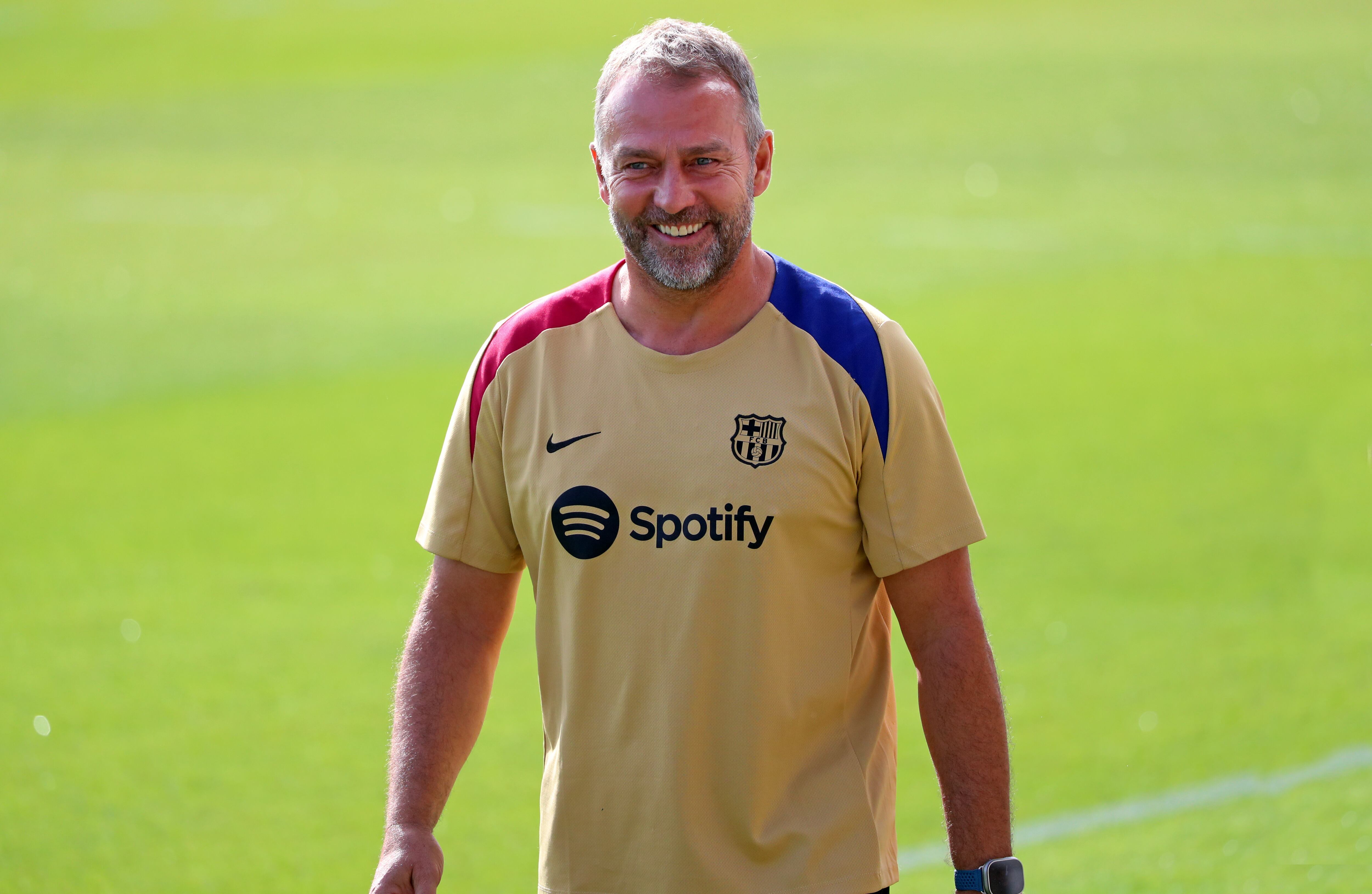 Hansi Flick durante una sesión de entrenamiento con el FC Barcelona